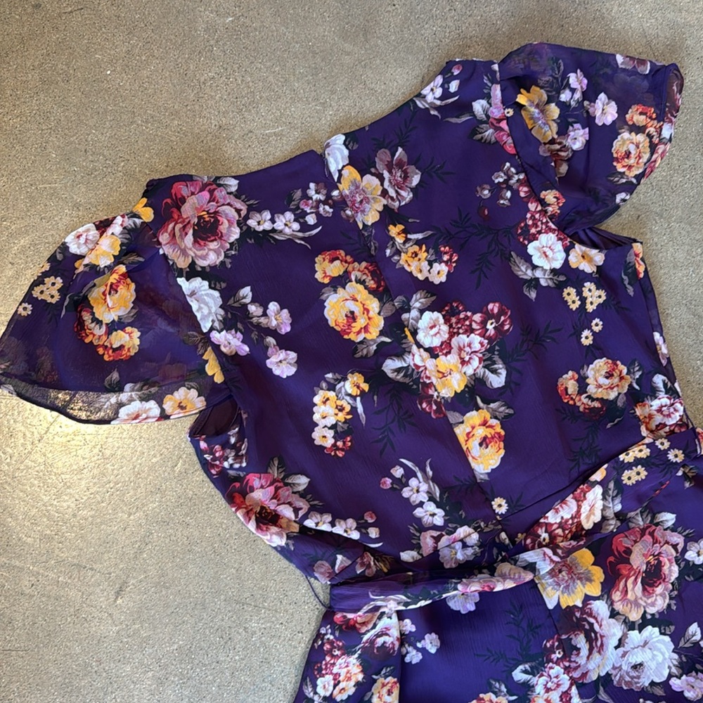 Floral wrap Style Dress - Picture 7 of 8